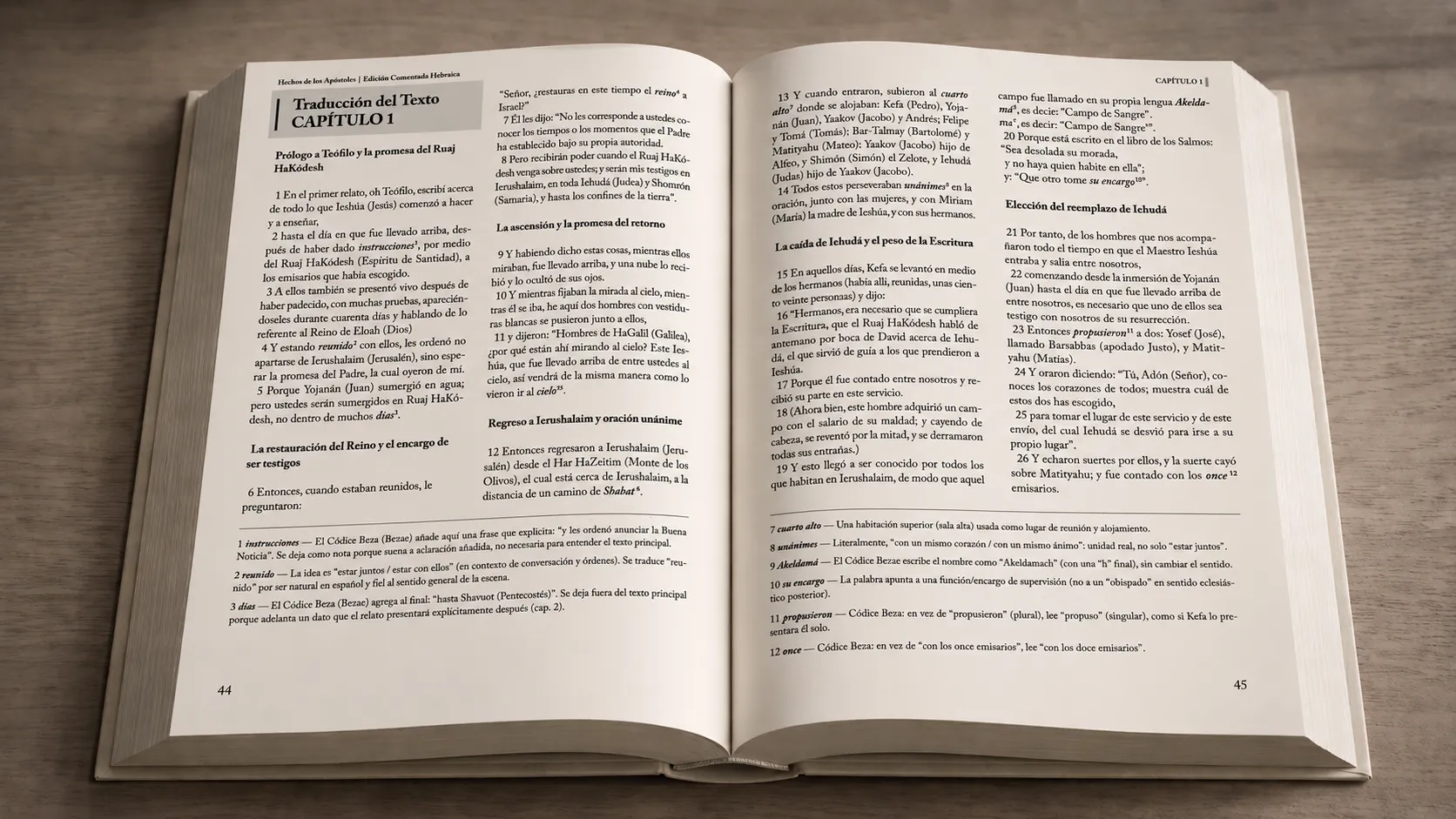 Páginas interiores de traducción y notas de Hechos